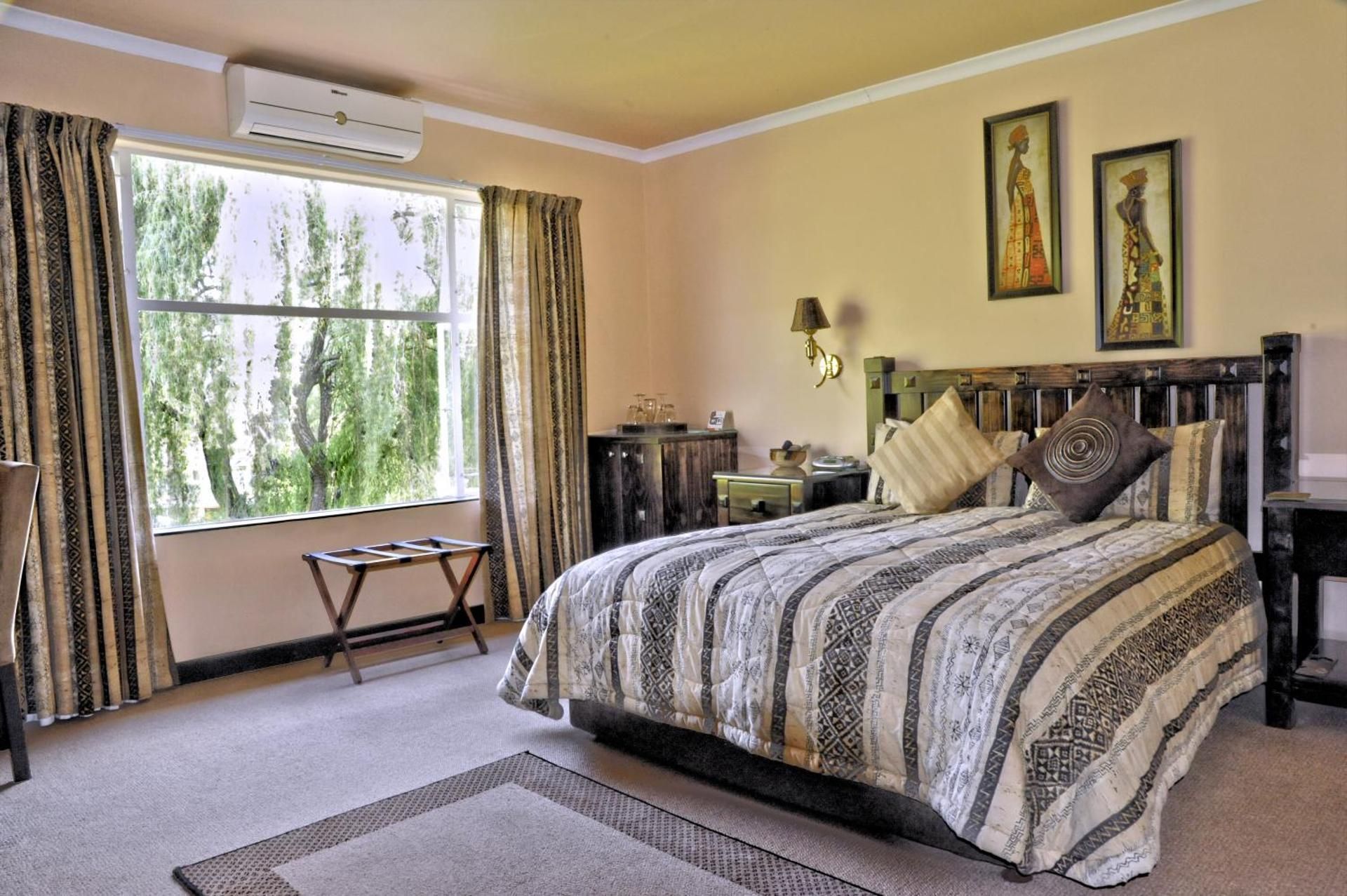 Ipe Tombe Guest Lodge - Midrand Deluxe Queen Room 2