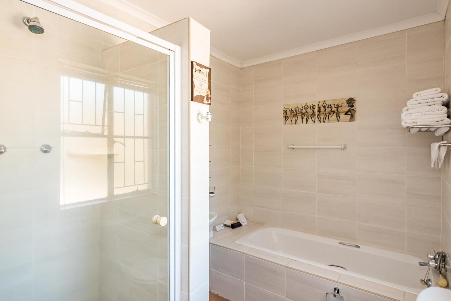 Ipe Tombe Guest Lodge - Midrand Double or Twin Room 3