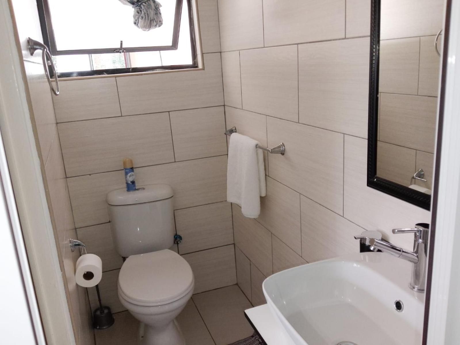 Deluxe Queen Suite