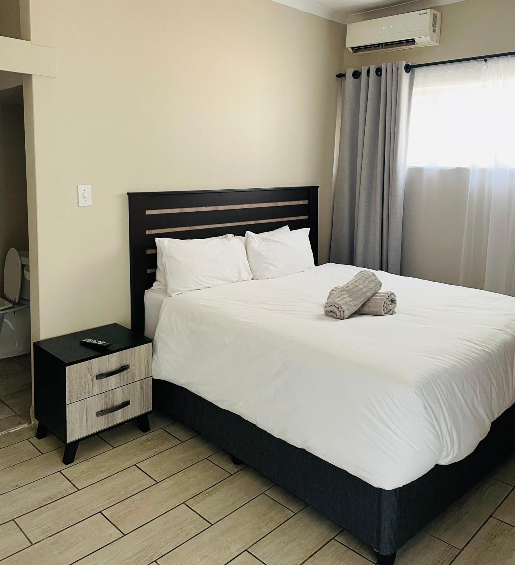 Queen Room with Pool View