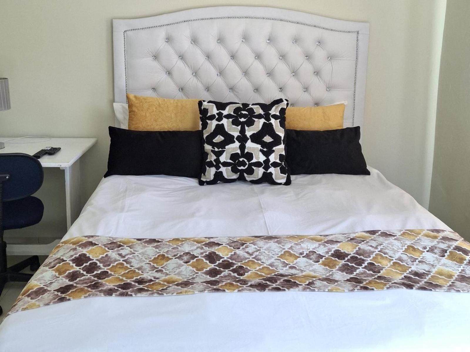 Deluxe Queen Suite