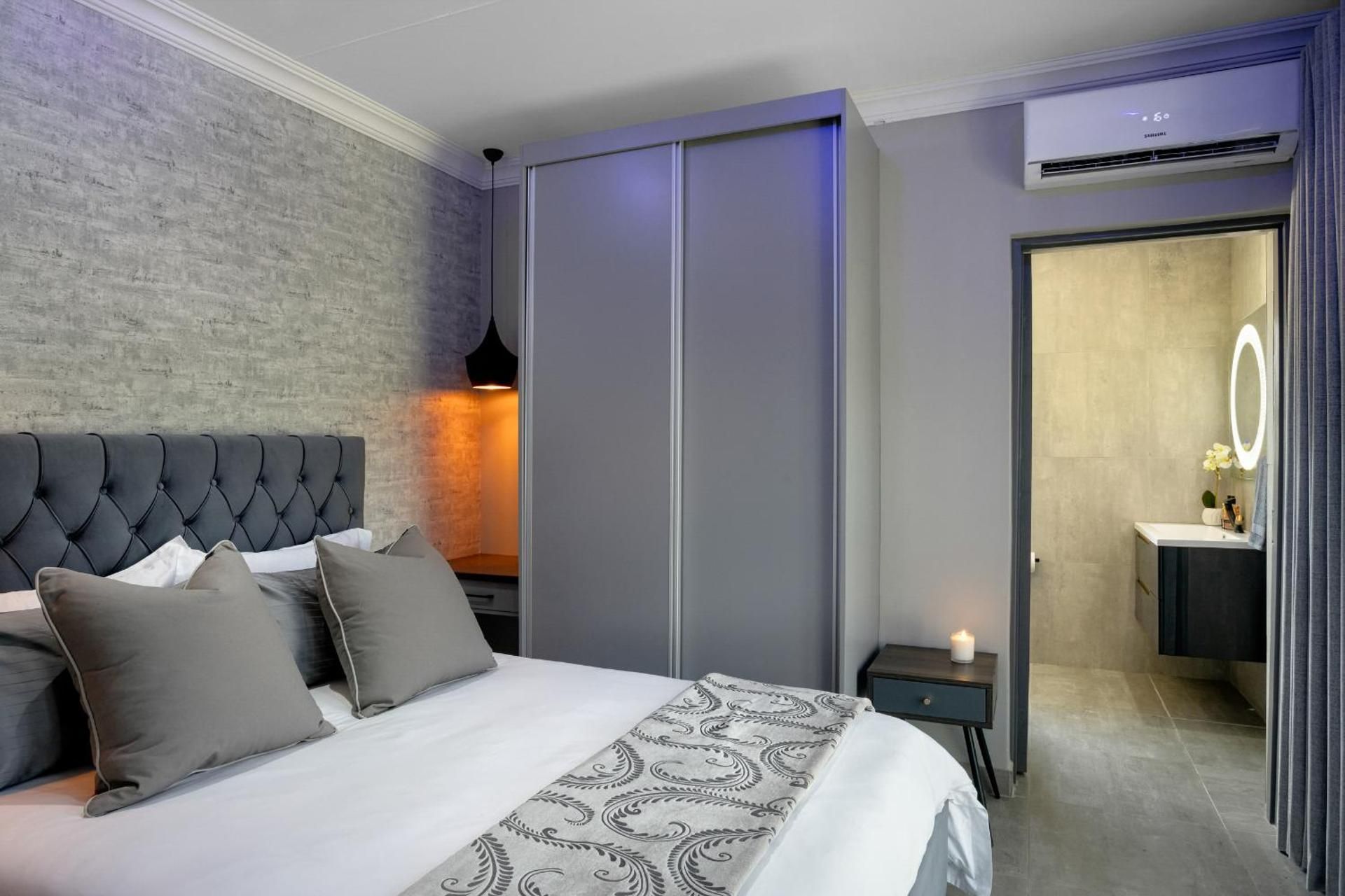 Queen Room with Pool View