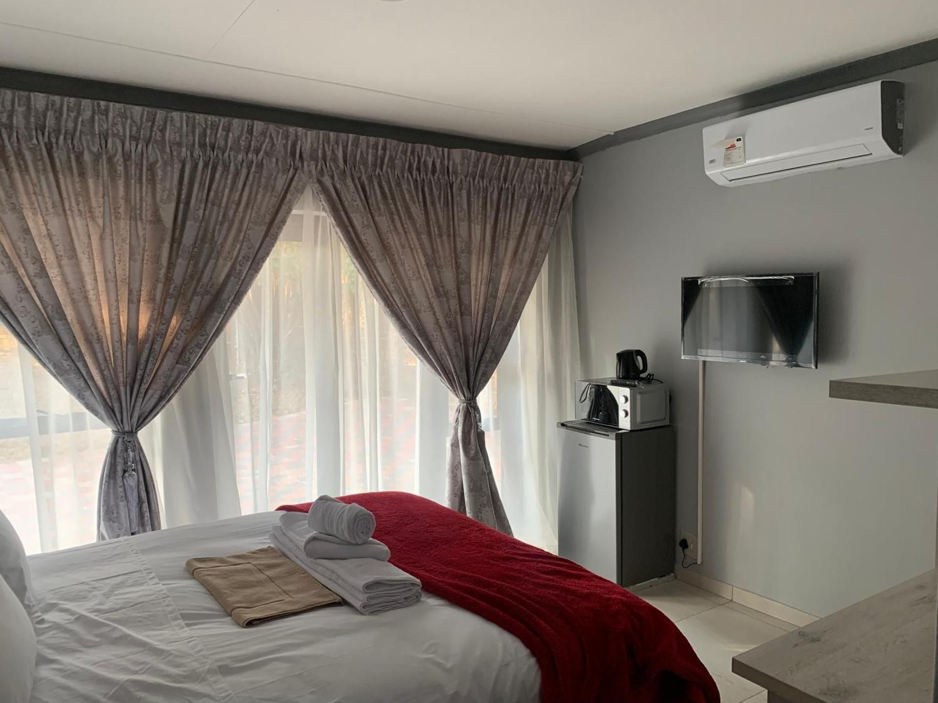 Deluxe Queen Room