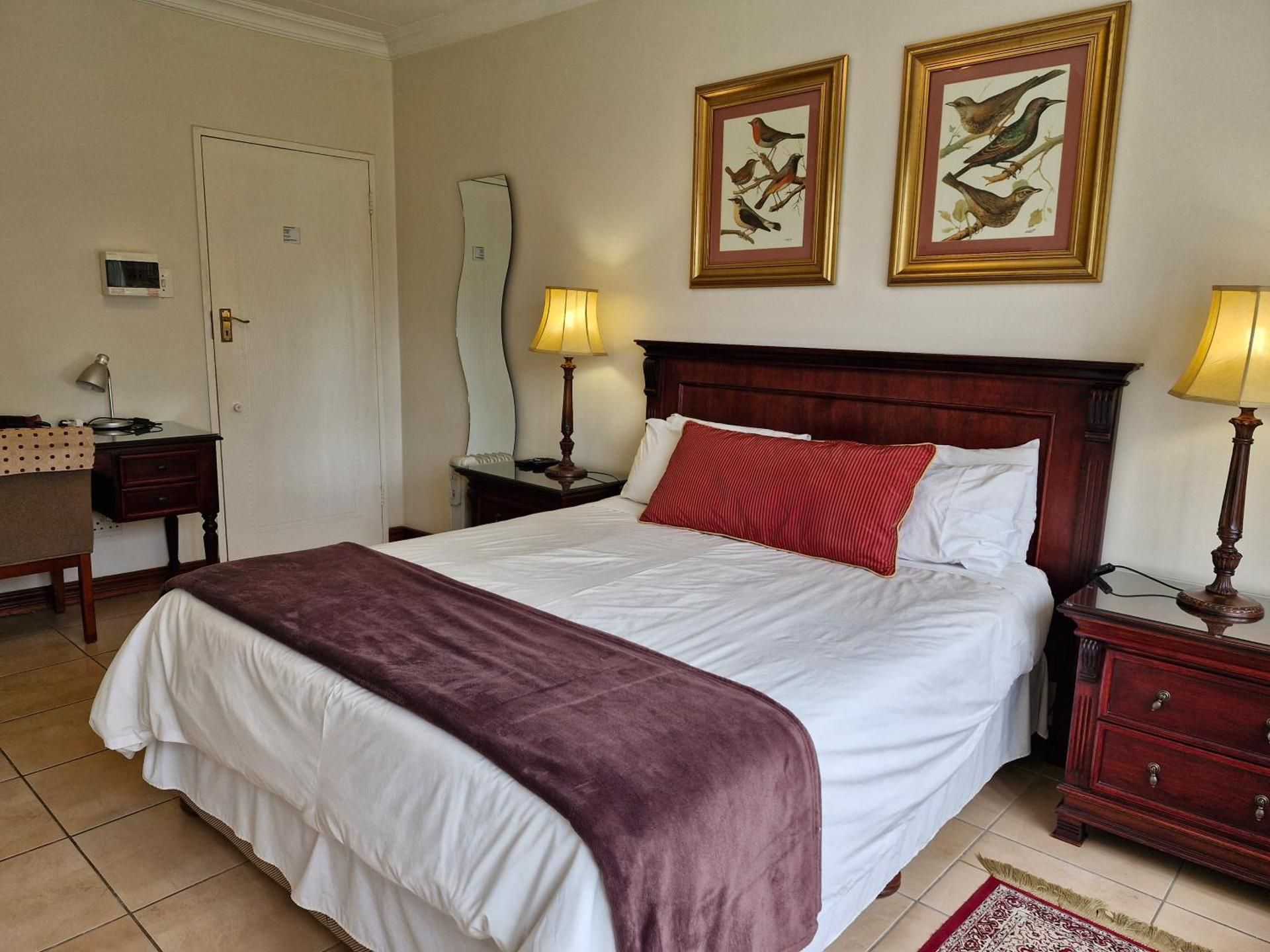 Queen Room with Garden View