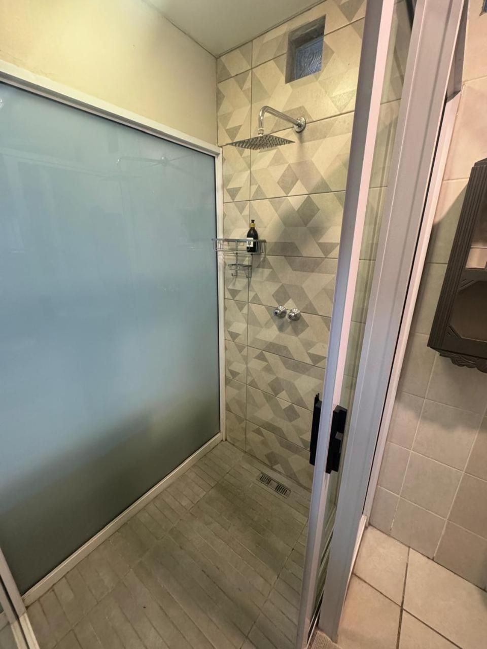 Apartment with Shower