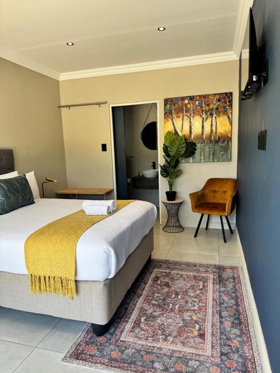 Standard Double Room with Shared Bathroom