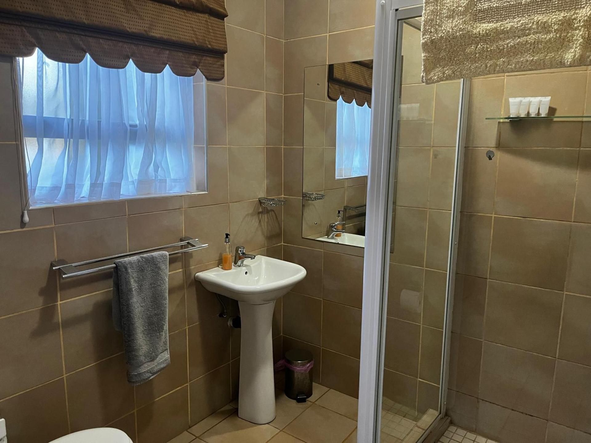 Deluxe Double Room (2 Adults + 1 Child)