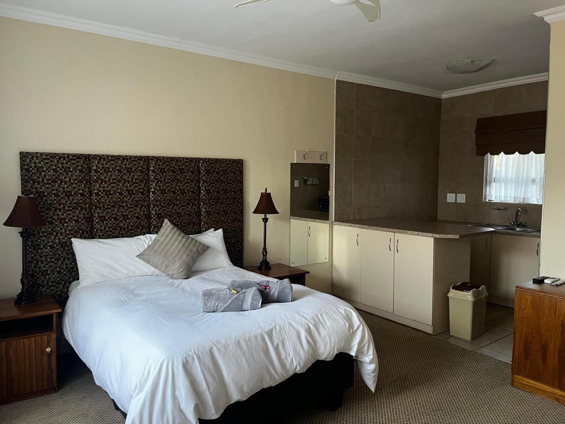 Deluxe Double Room (2 Adults + 1 Child)