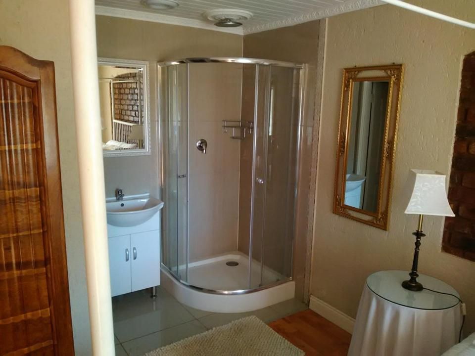 Double or Twin Room with Shower