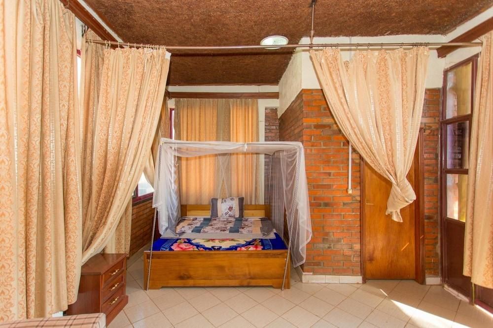 d143843d92d2806585828c85a96ba55a