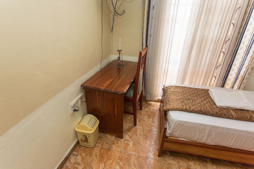 IRIS Guesthouse Deluxe Double Room 12