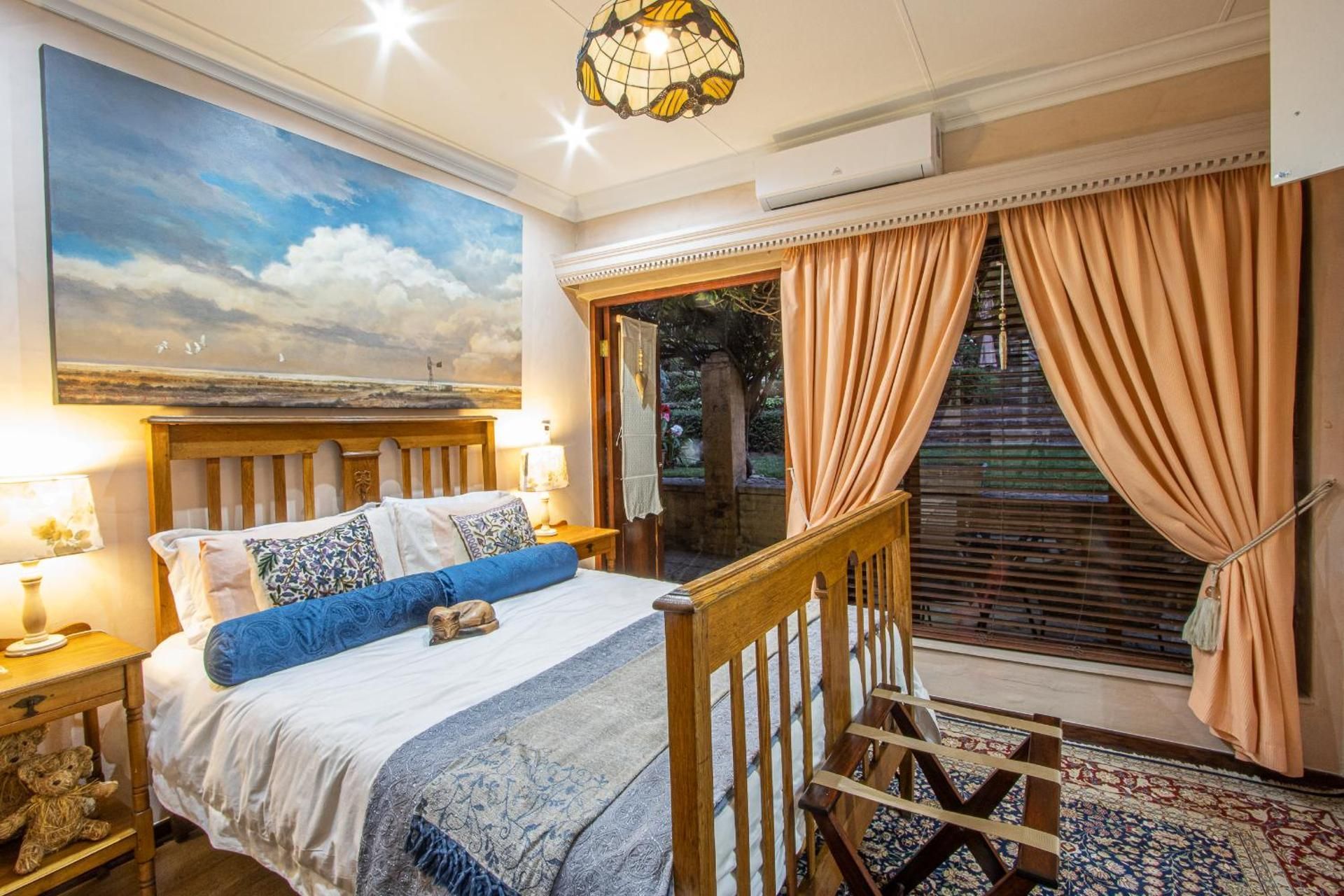 Luxury Queen Room