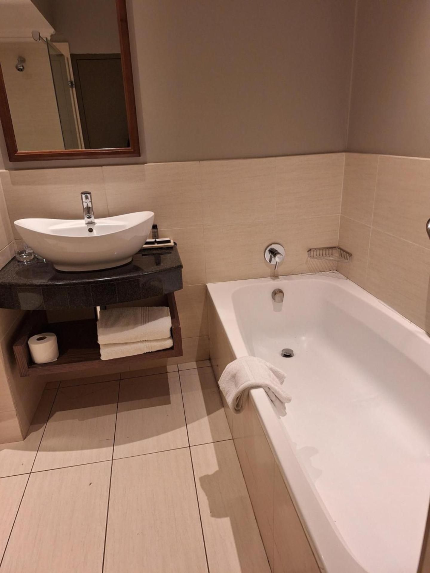 Blackrock Hotel Standard King Room 3