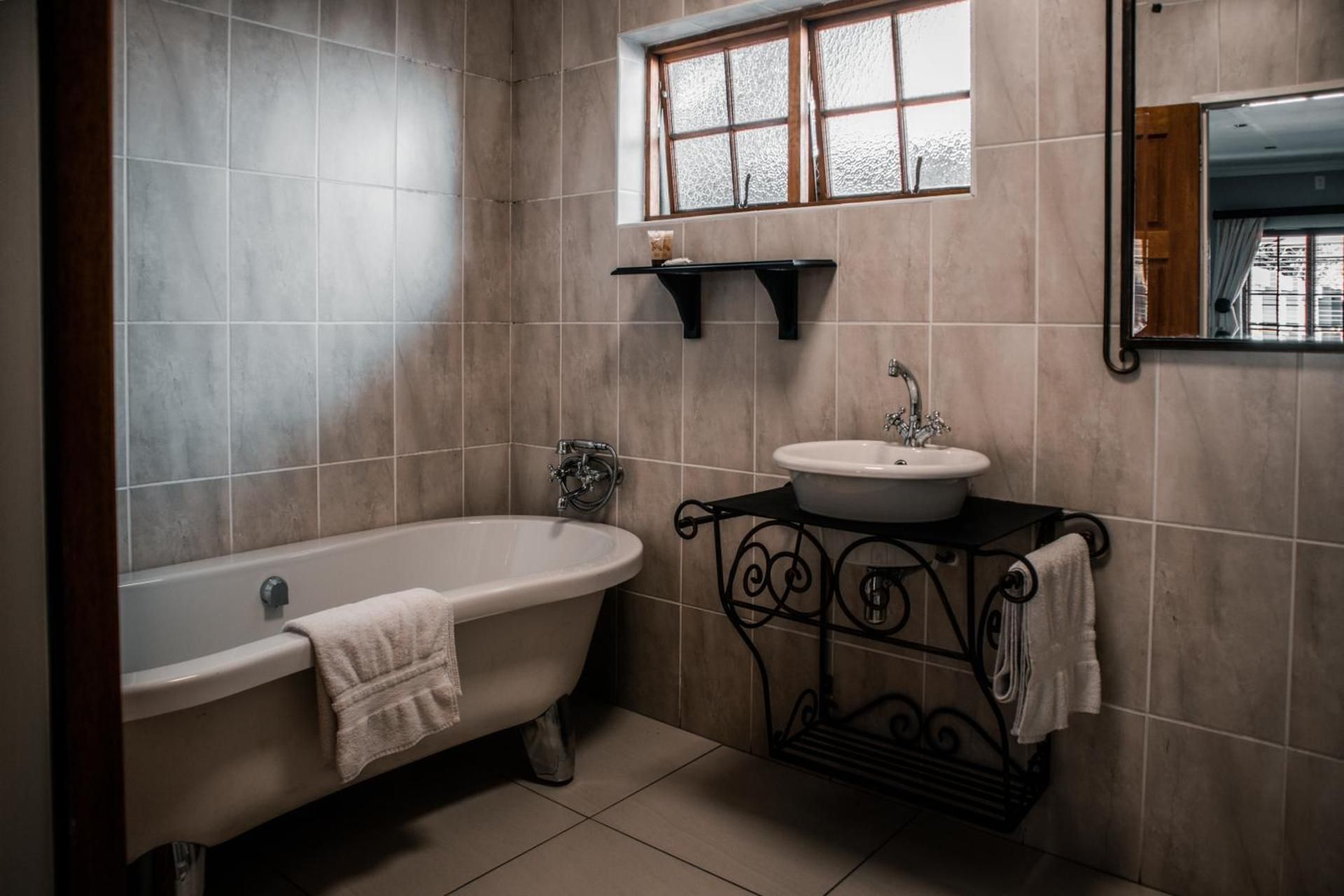 Pinehaven Bed and Breakfast Deluxe King Room 2