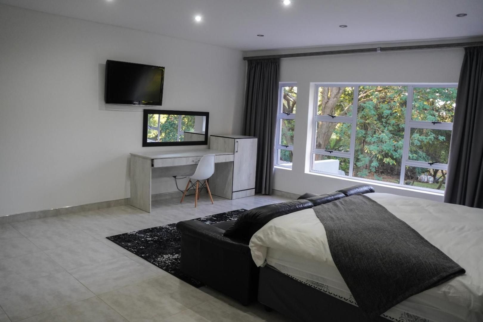 Deluxe King Suite