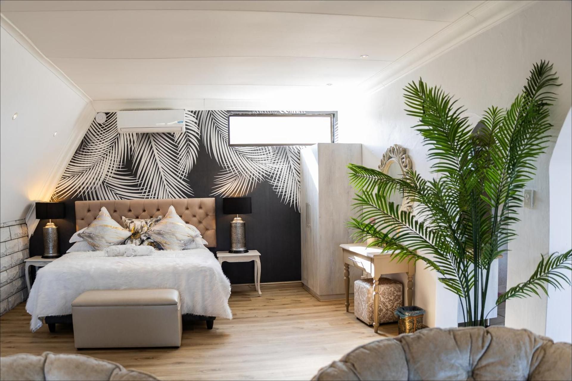 Honeymoon Suite
