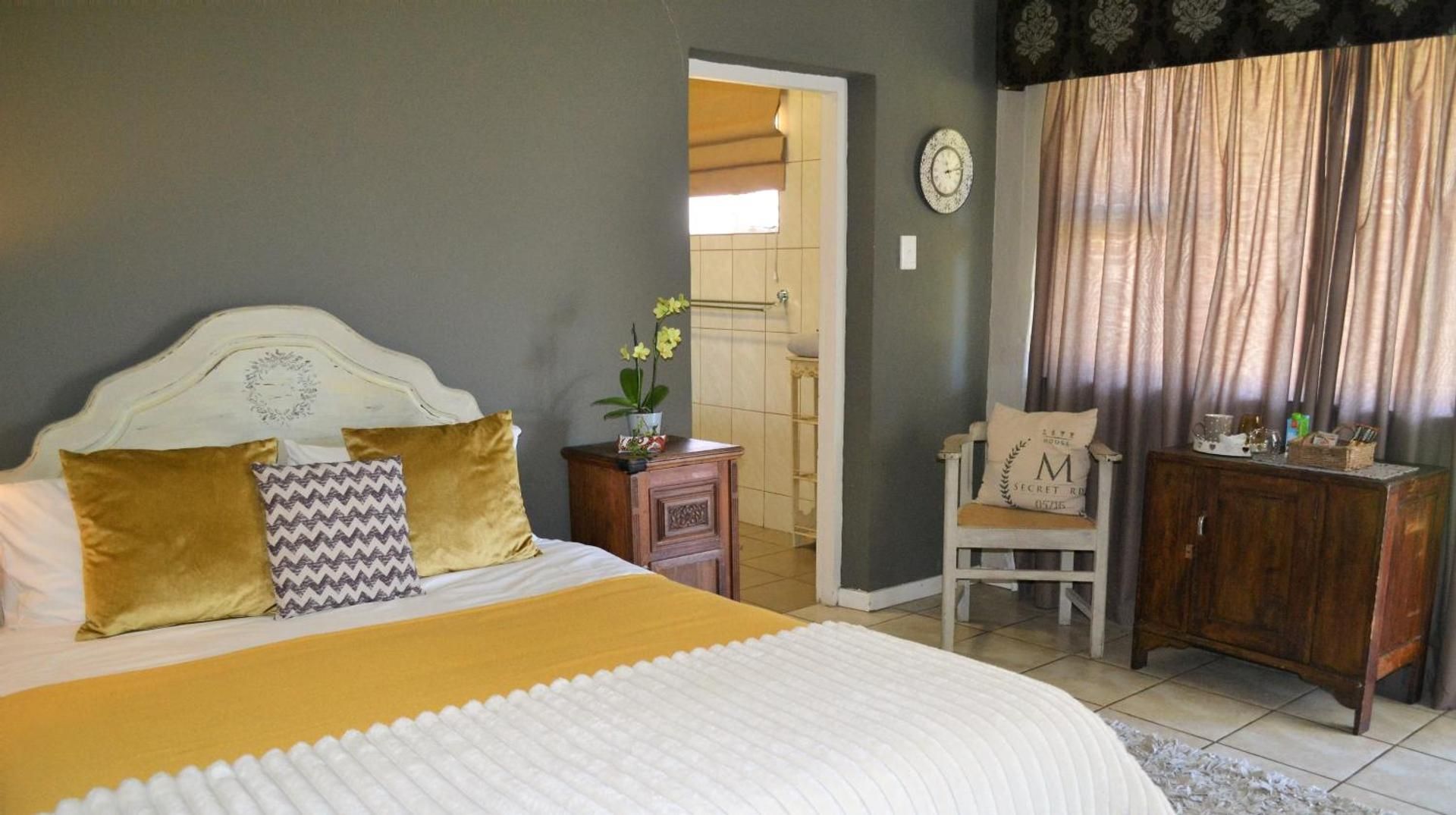 Favour House Queen Room with Garden View