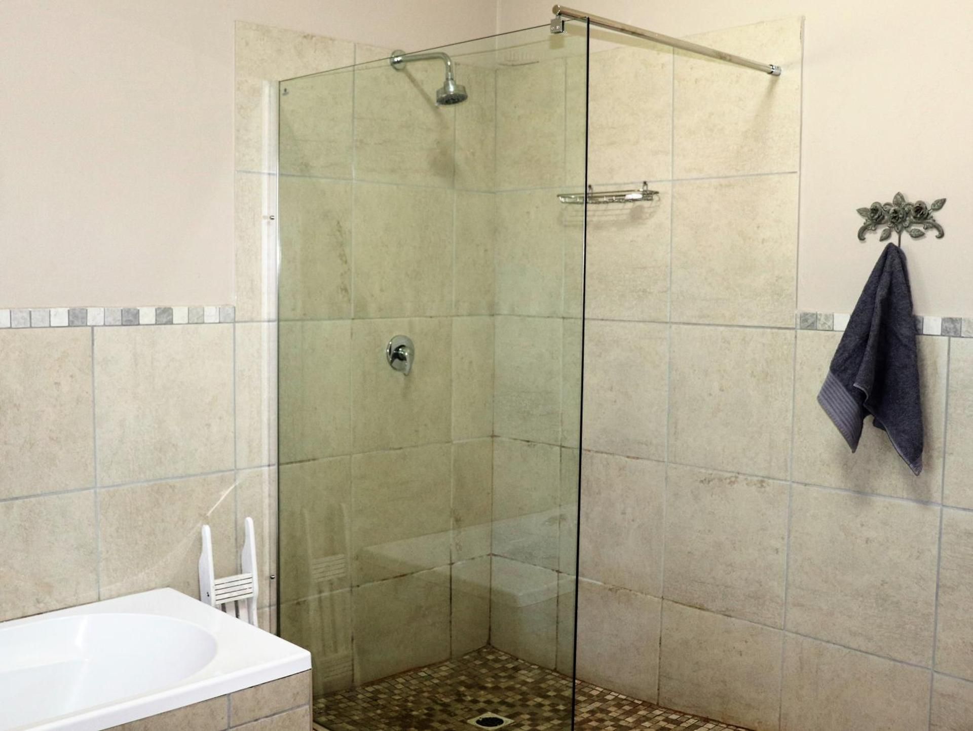 Favour House Family Room with Private Bathroom 3