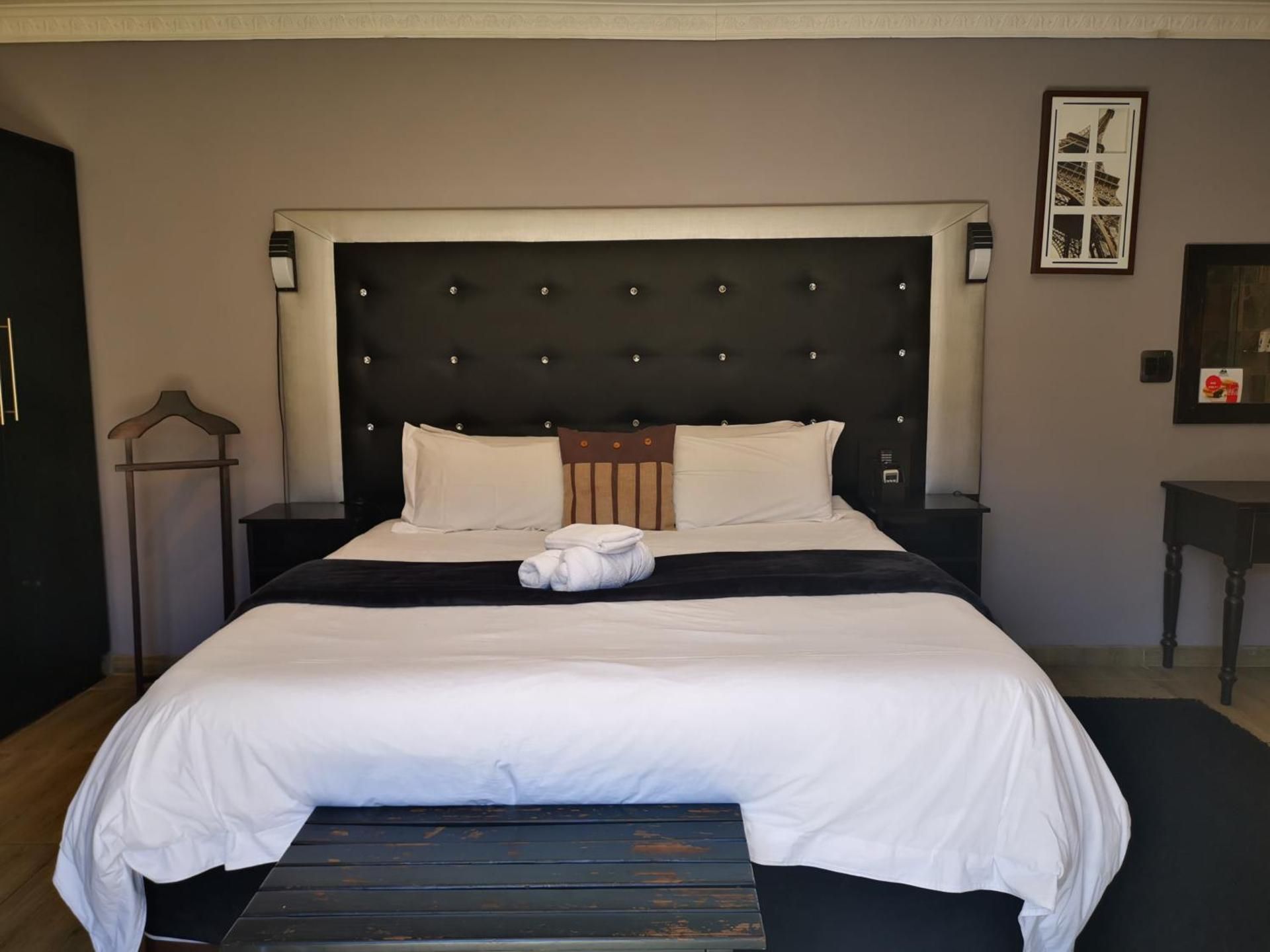 Honeymoon Suite