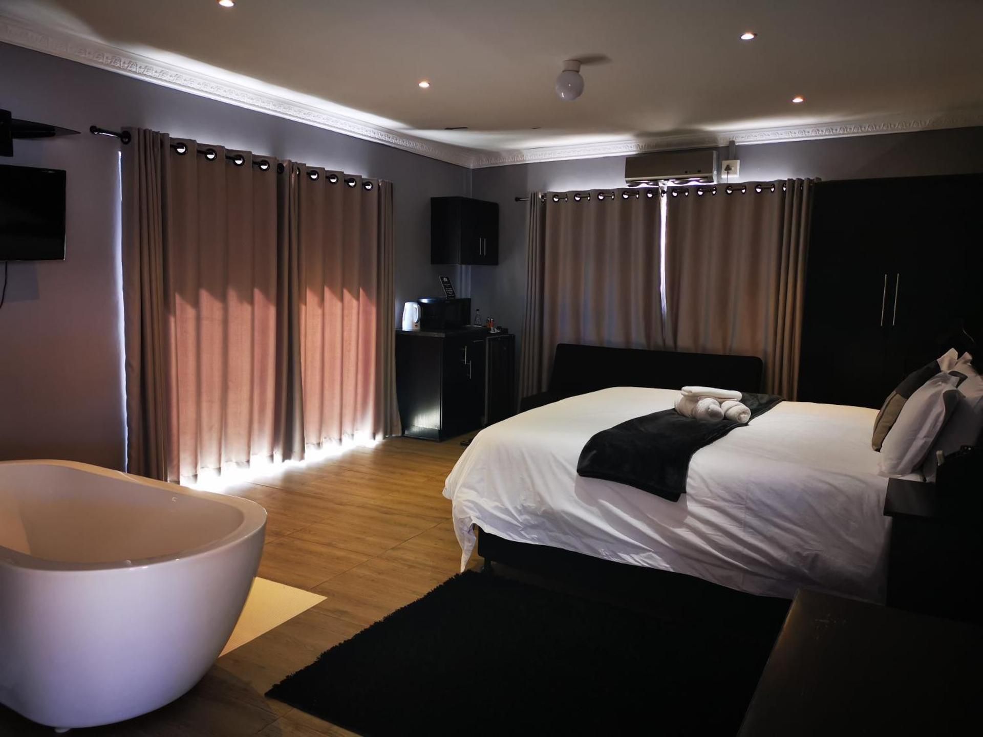 Honeymoon Suite