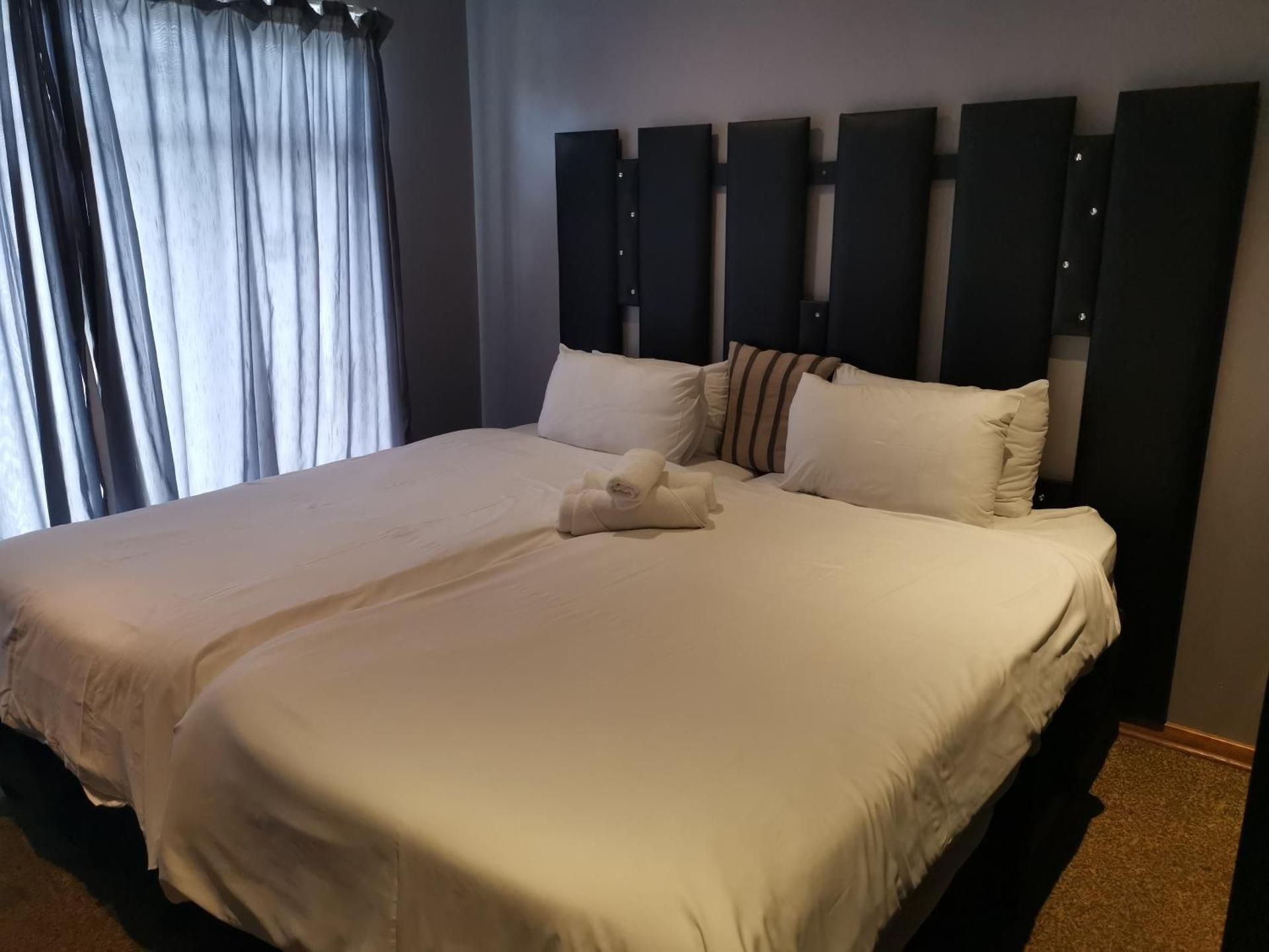 Standard Twin Room with Shared Bathroom