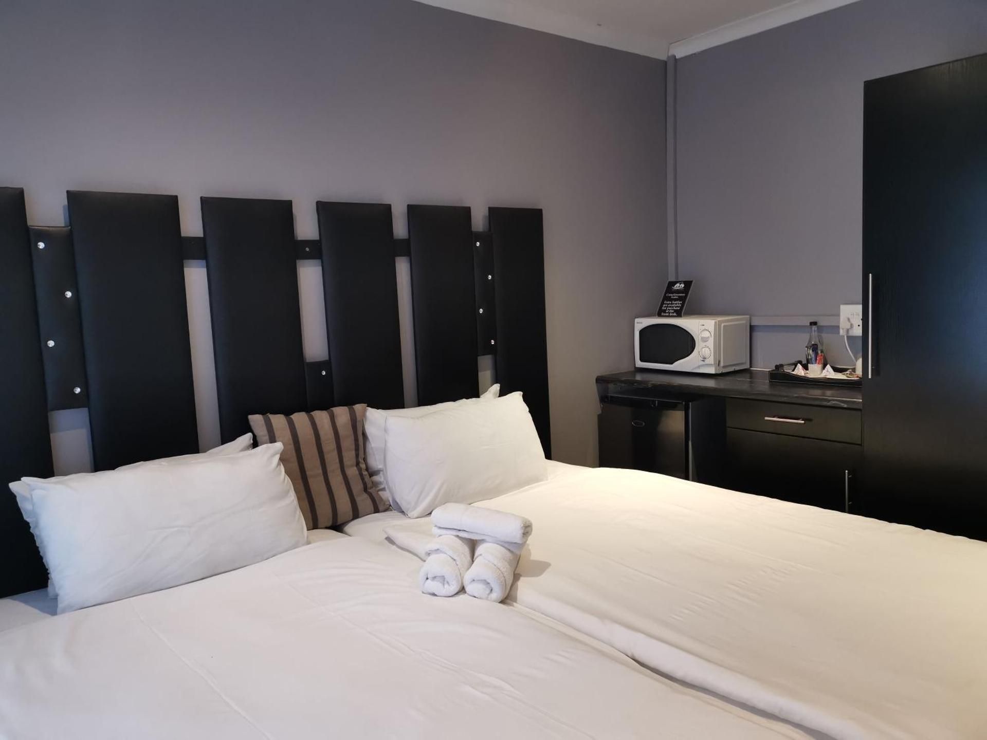 Standard Twin Room with Shared Bathroom