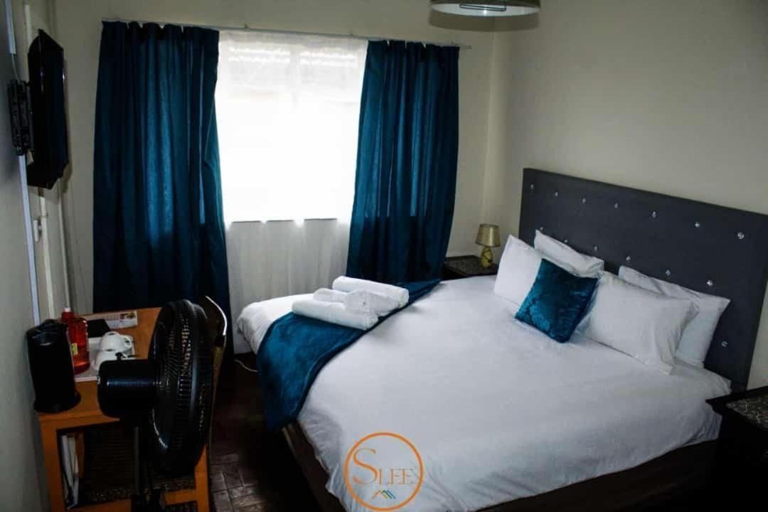 Basic King Room