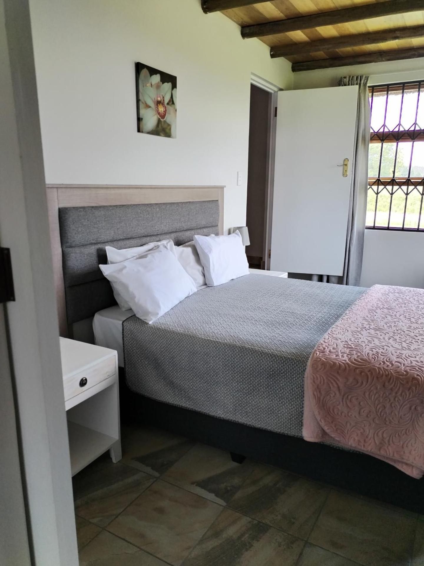Two-Bedroom Apartment with Mountain View