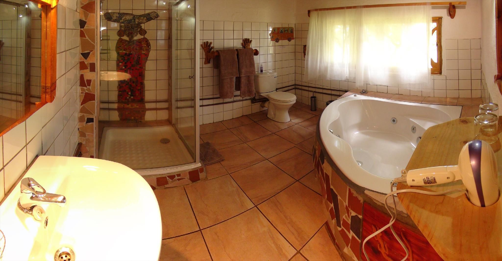 Antbear Guest Lodge Luxury Suite 2