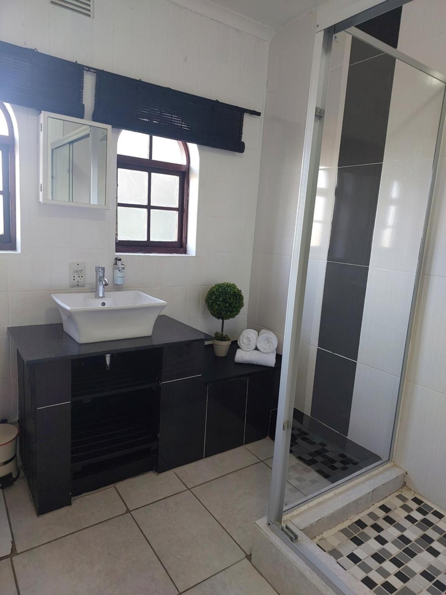 Deluxe Queen Suite
