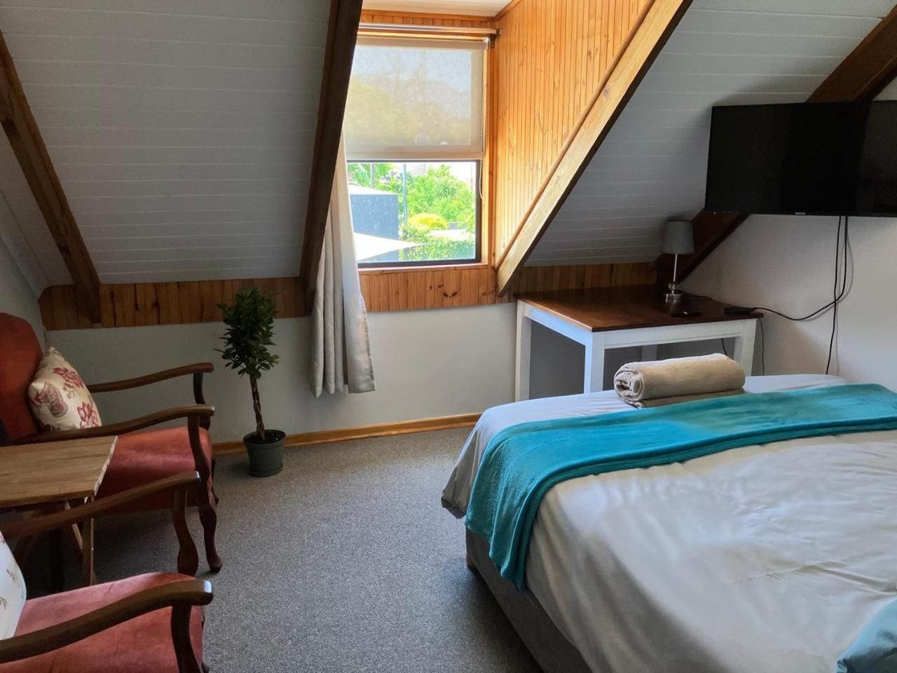Suite with Mountain View