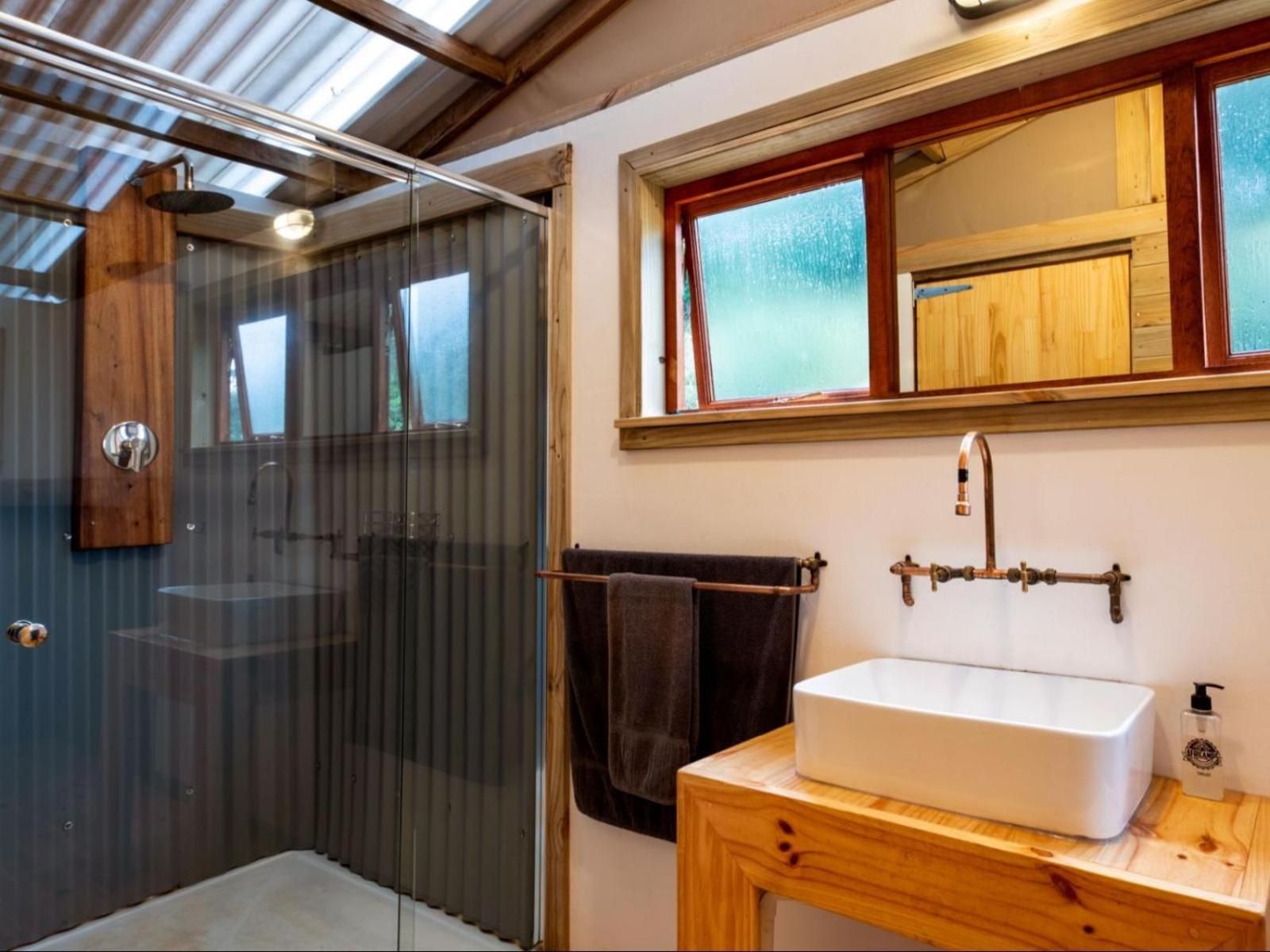 Hillside Two-Bedroom Chalet with hot tub