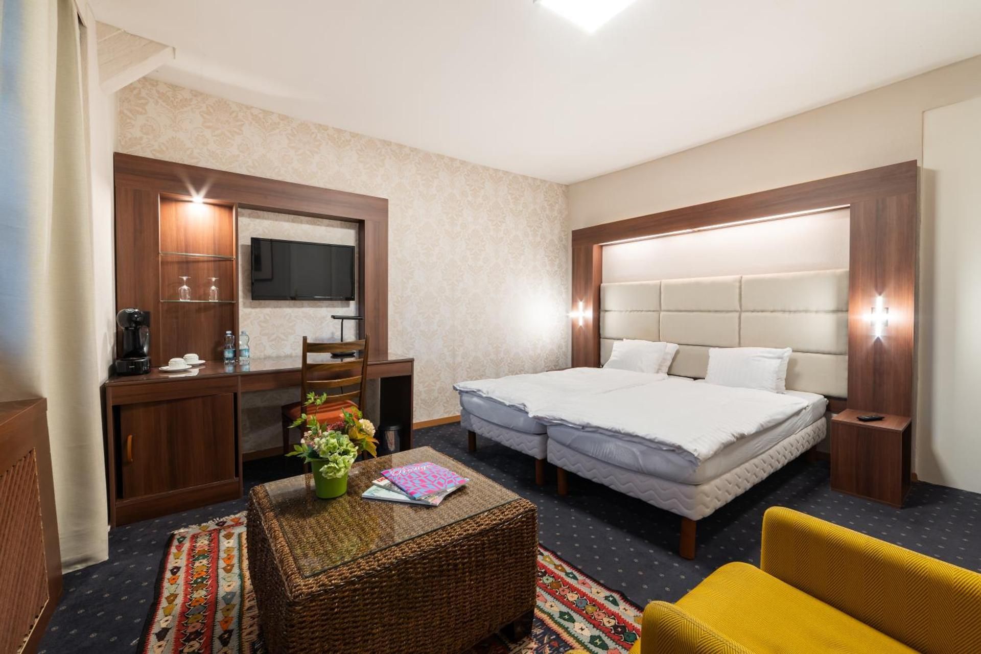 Hotel Restaurant Kutchi Deluxe Double Room