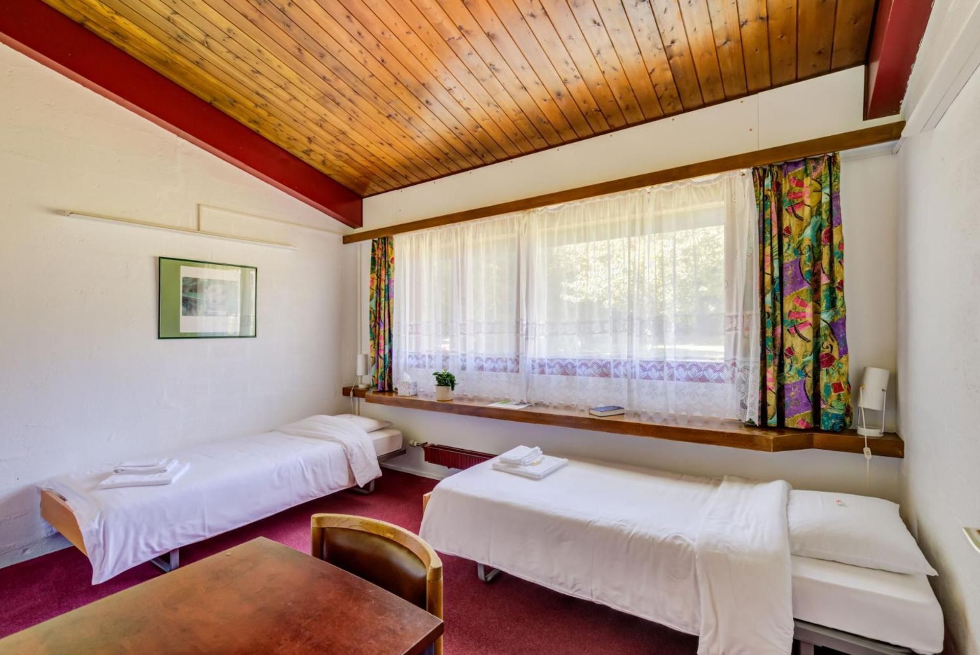 John Knox International Center Twin Room with Shower