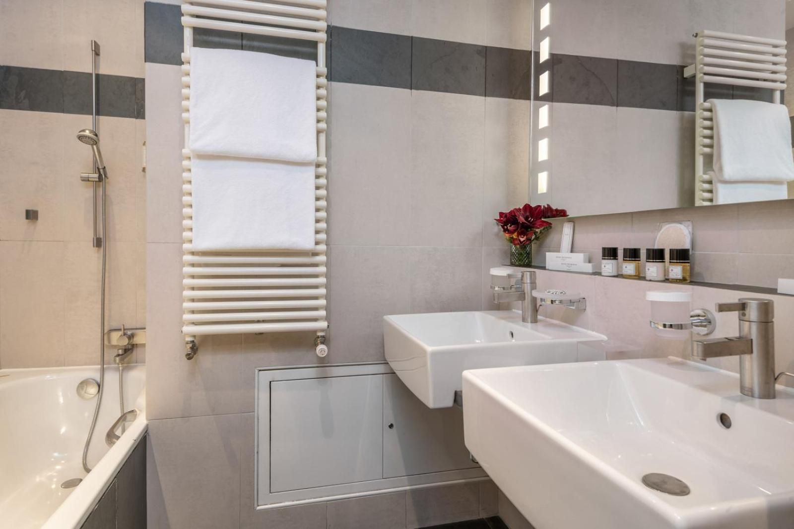 Hotel Residence Parc des Eaux Vives Queen Room with Garden View 3