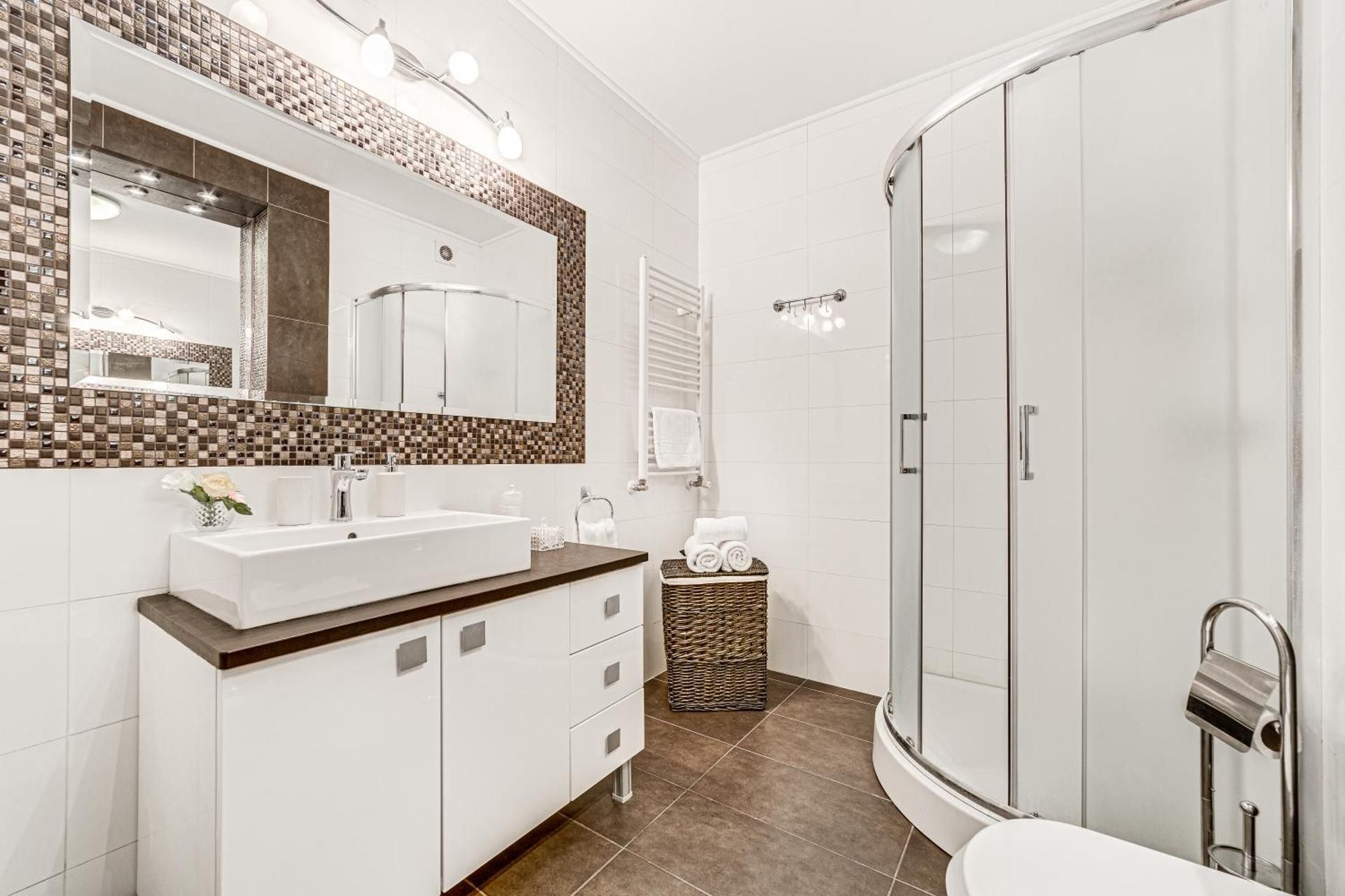 Deluxe One-Bedroom Apartment