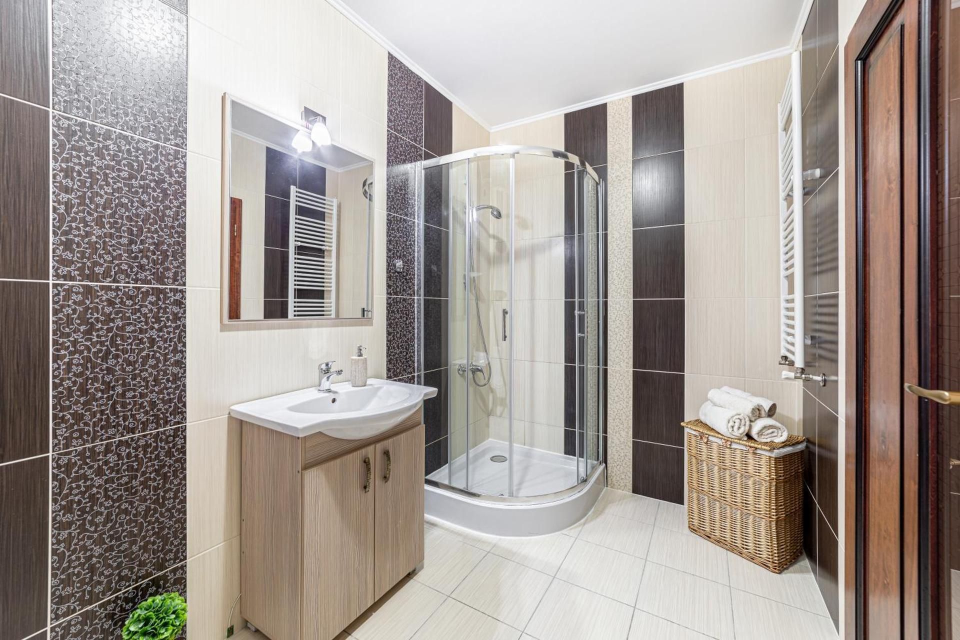 ARI - ARED Luxurious Apartments with Balcony & Free Parking Superior One-Bedroom Apartment 2