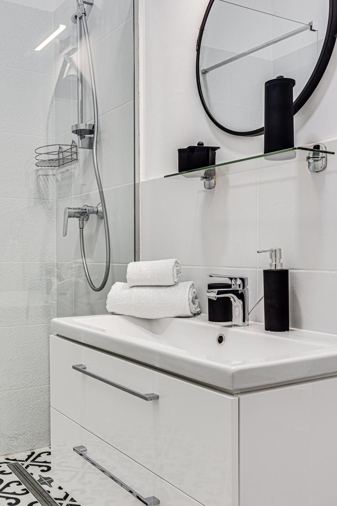 ARI Central Grand Apartments - Luxurious Stay Superior Apartment