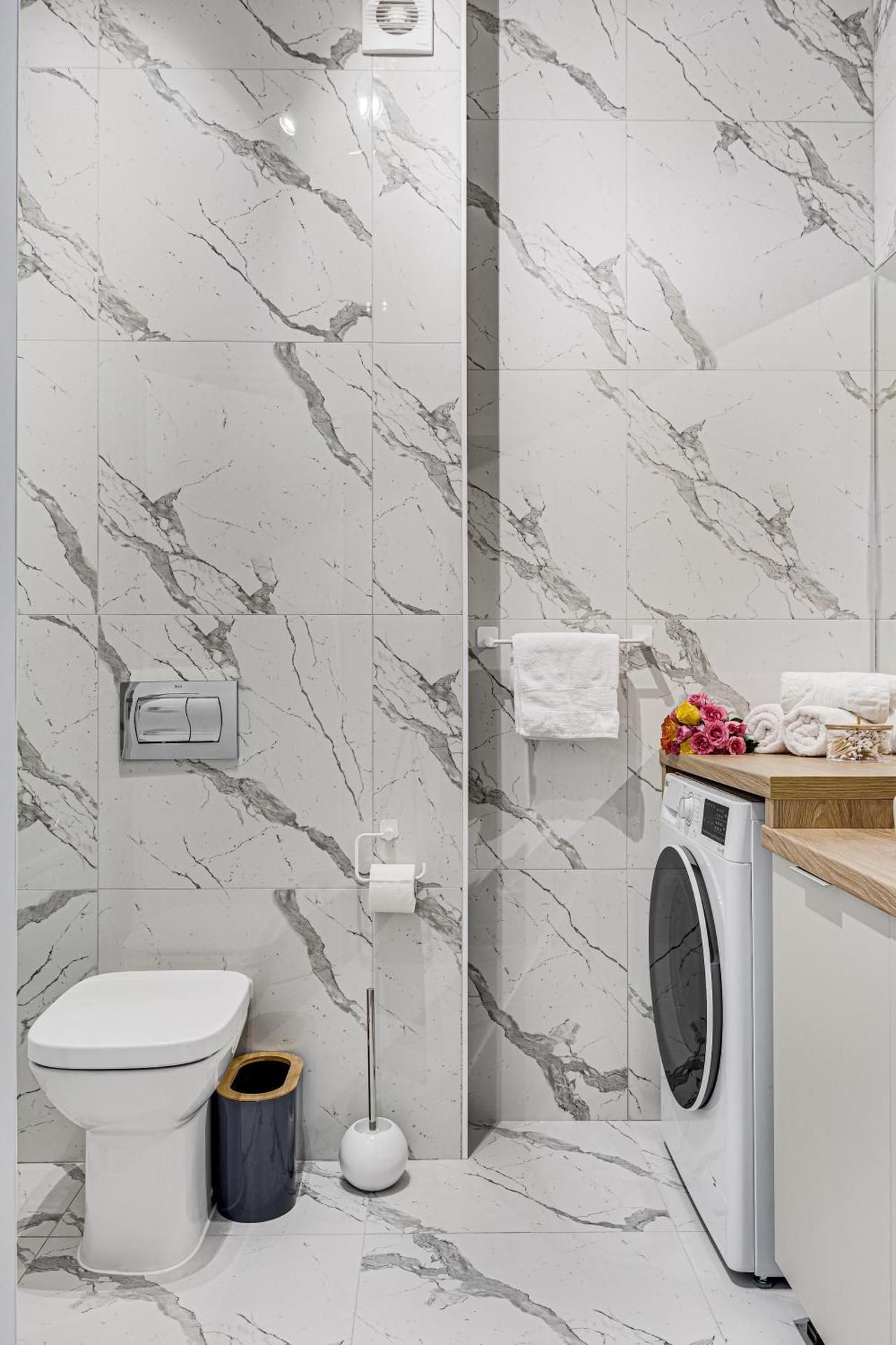 ARI - AFI Mall Luxurious Apartments with Free Parking Superior One-Bedroom Apartment