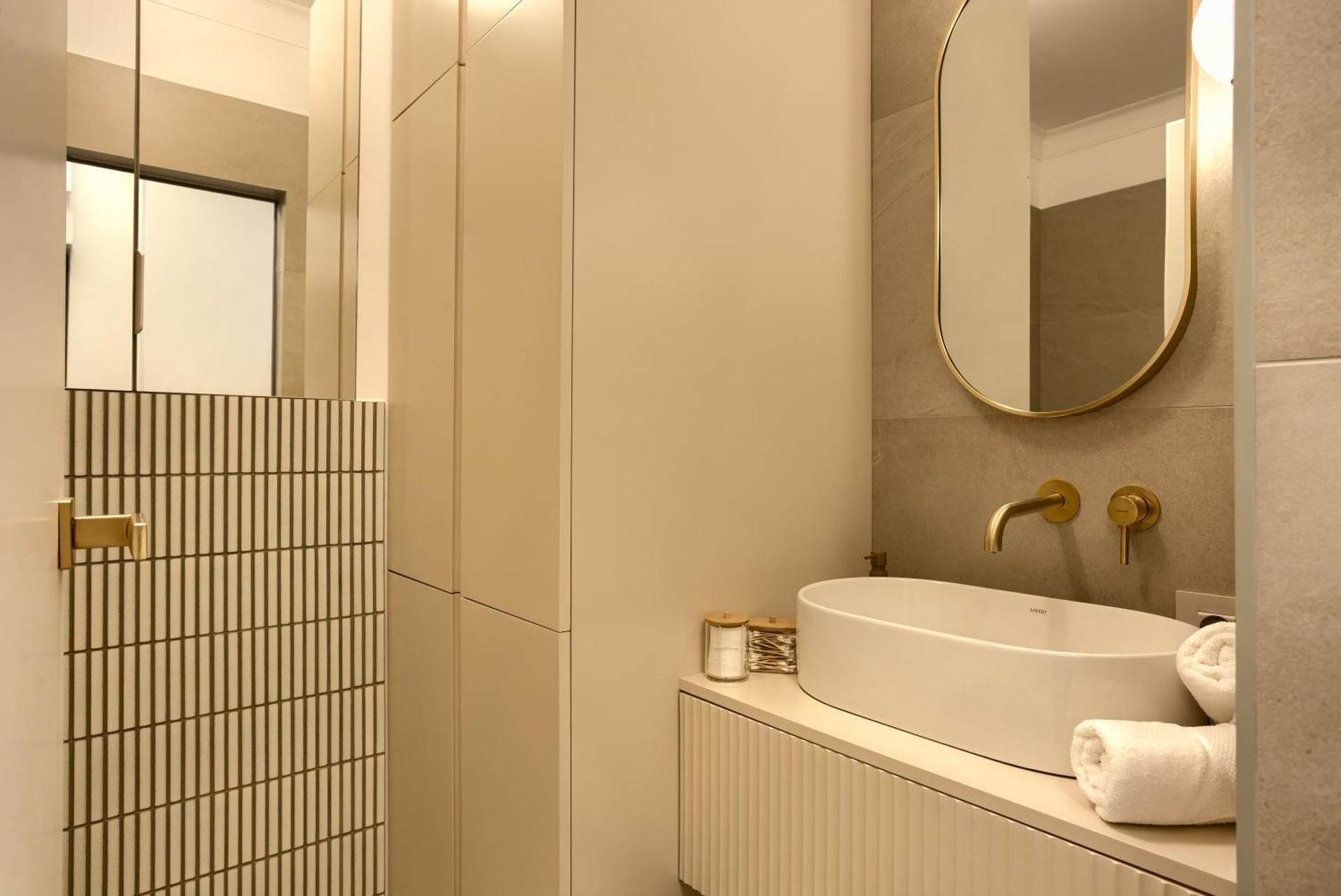 ARI - AFI Mall Luxurious Apartments with Free Parking One-Bedroom Premium Apartment