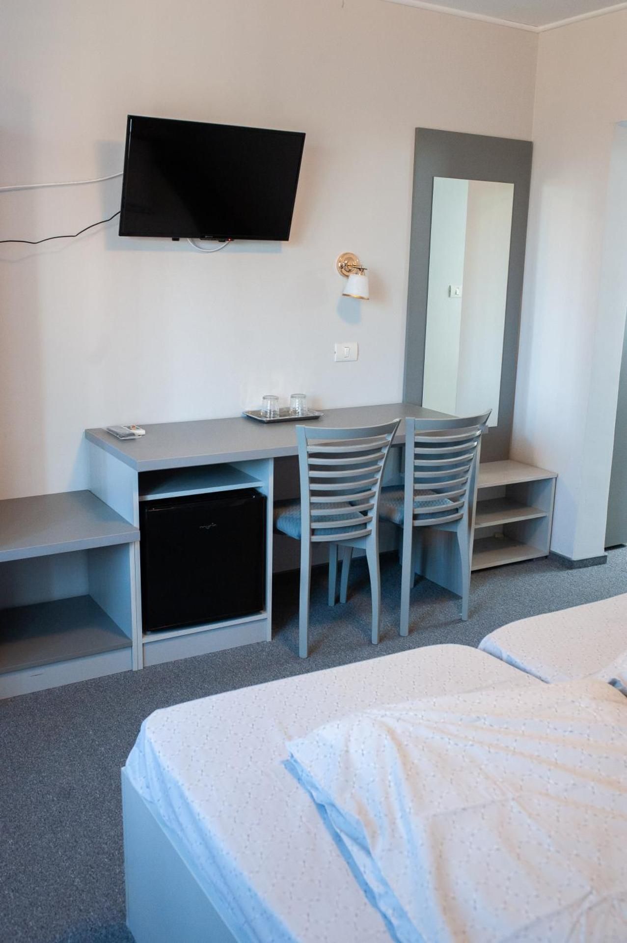 Pensiunea Vlad Double Room with Private Bathroom 3