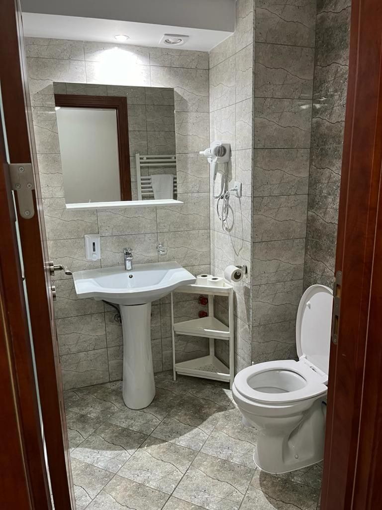 Acomodoro Residence Twin Room 2