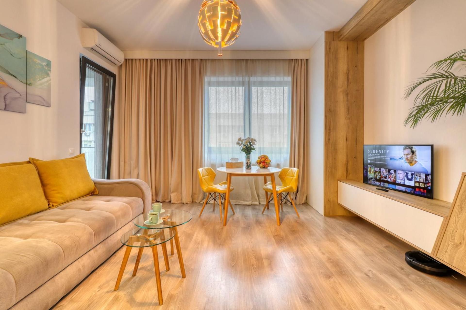 shared lounge/tv area