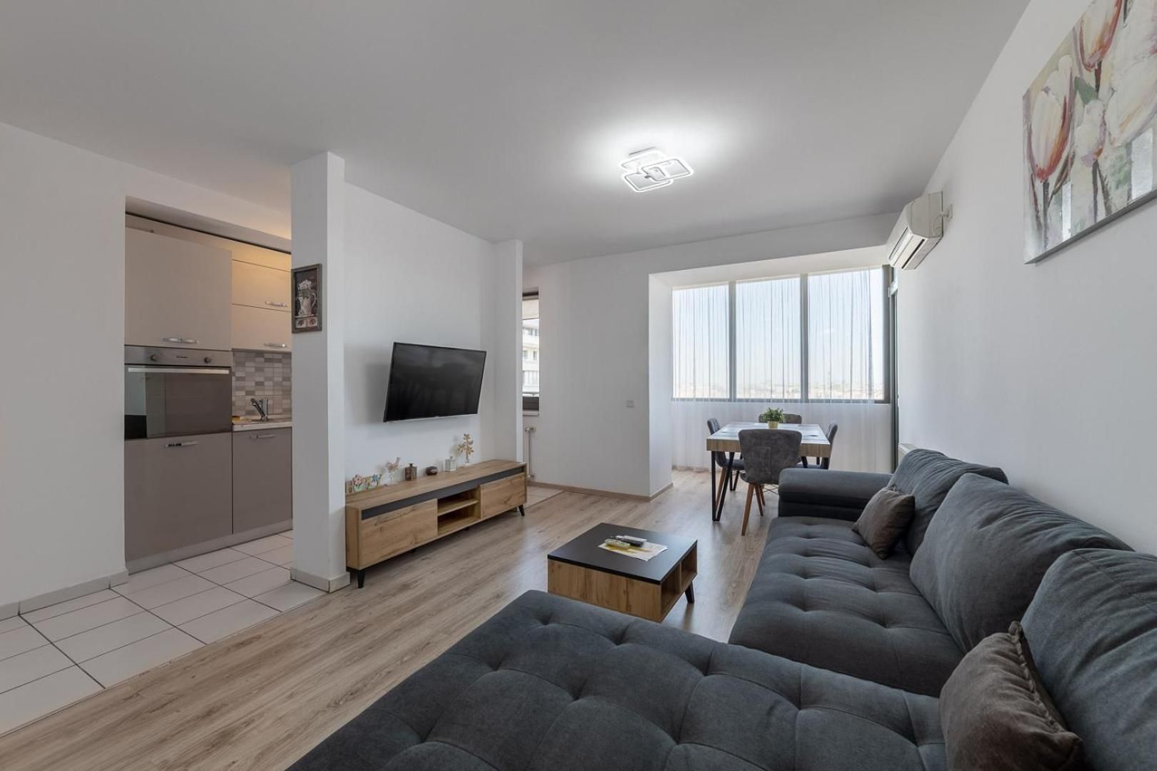 Monaco Grand Apartments By CityBookings Superior One-Bedroom Apartment with Balcony 3