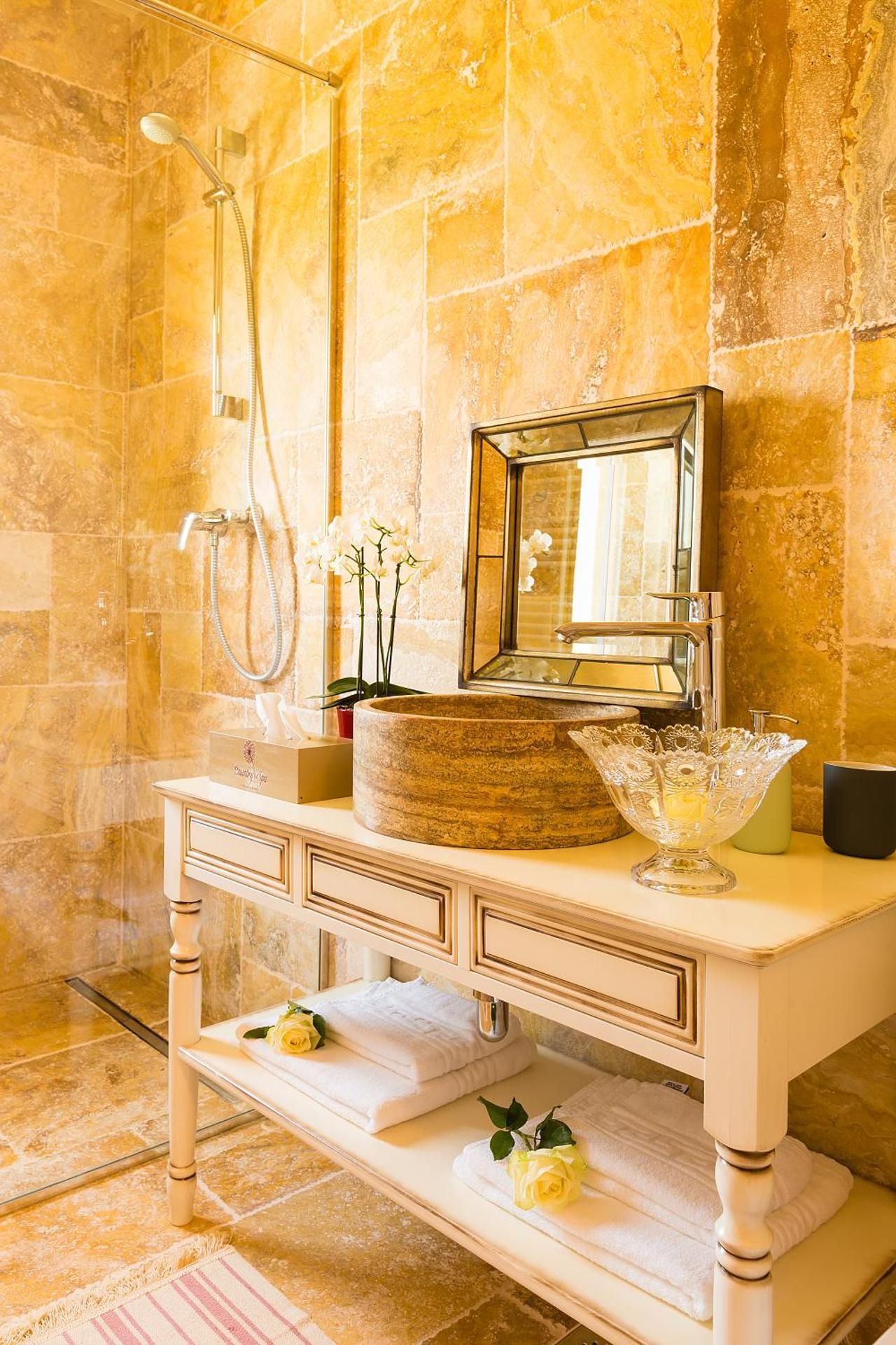 Country Spa Retreat Deluxe Double or Twin Room with Garden View 3