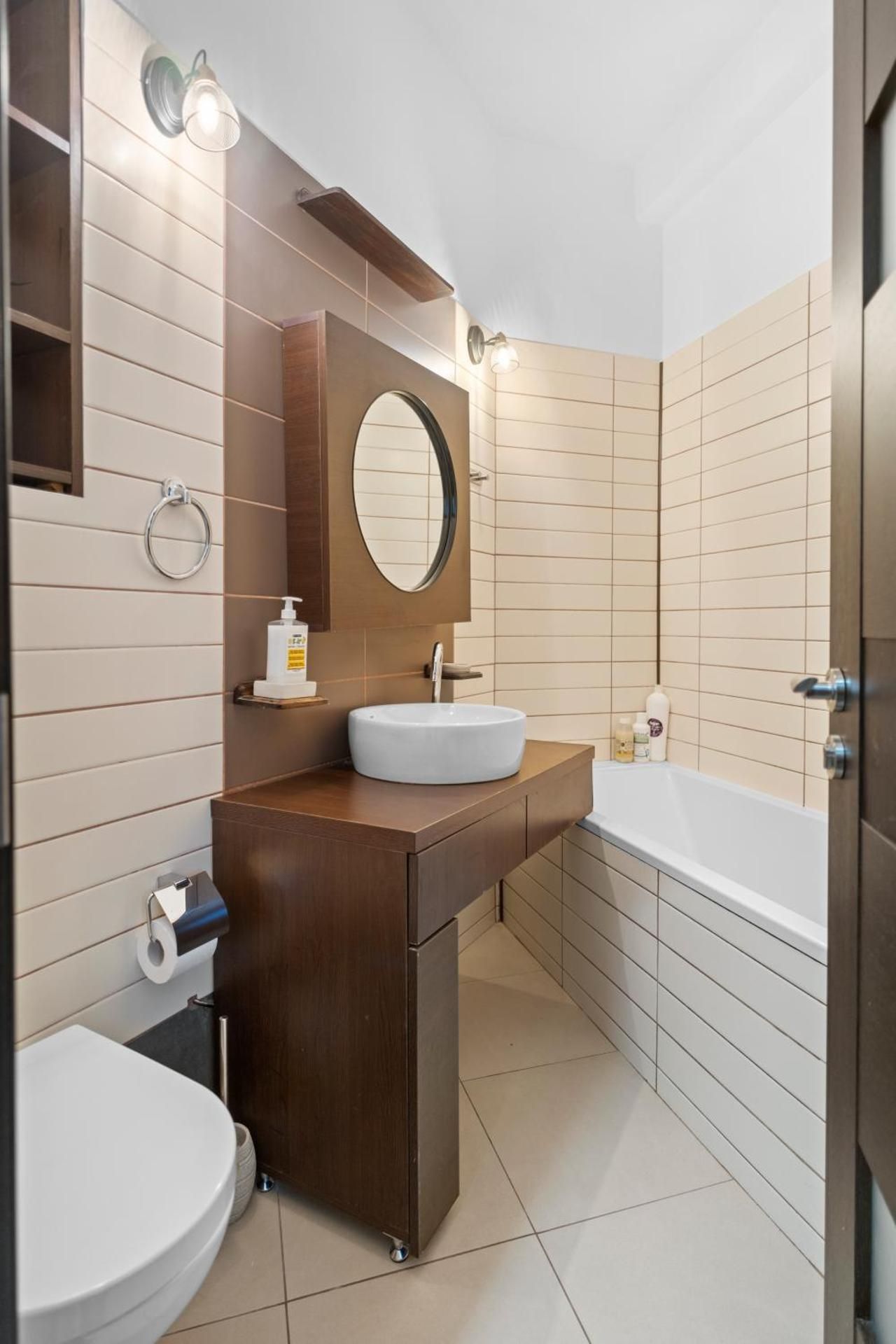 Superior One-Bedroom Apartment