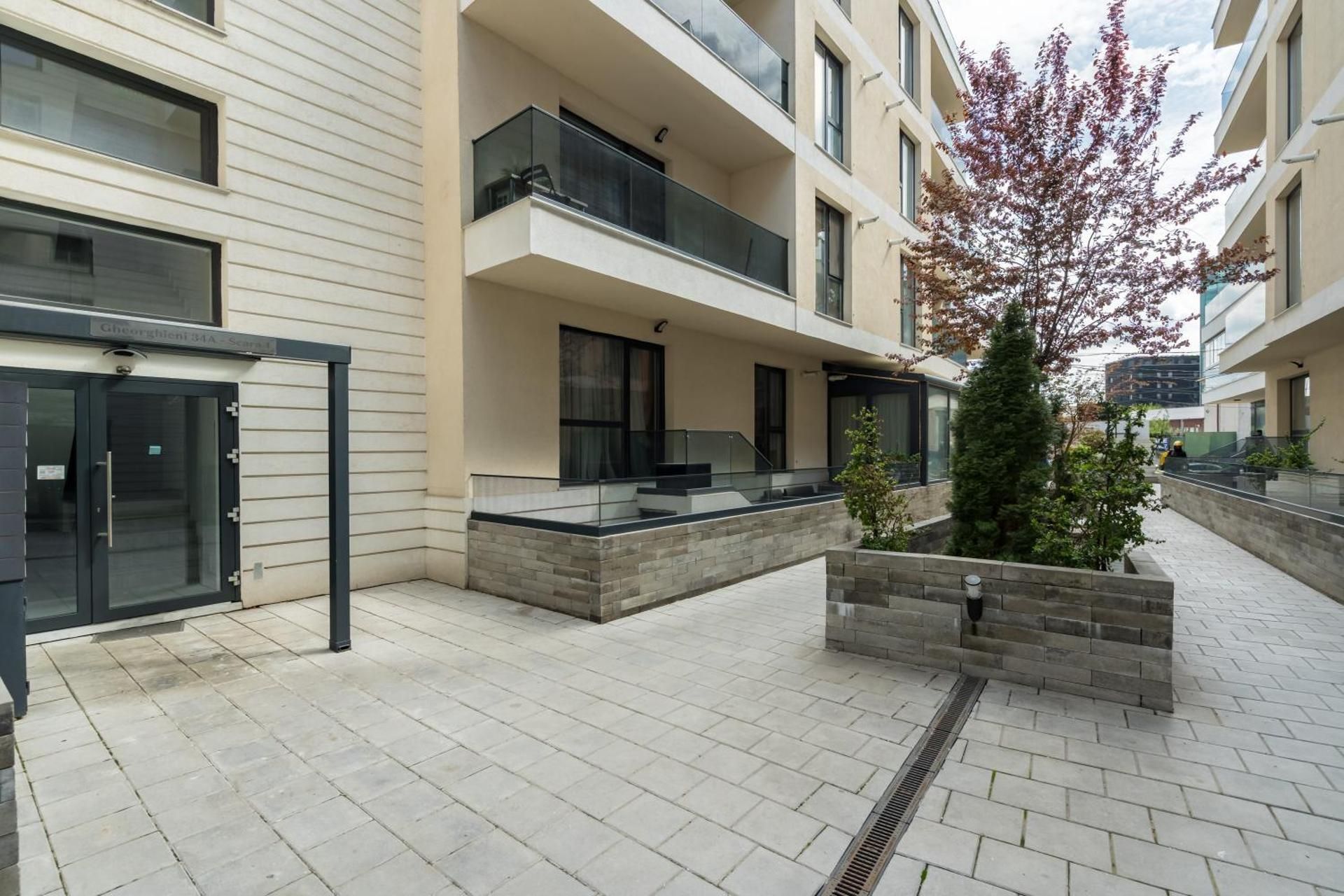 High-end Studios close to Old Town
