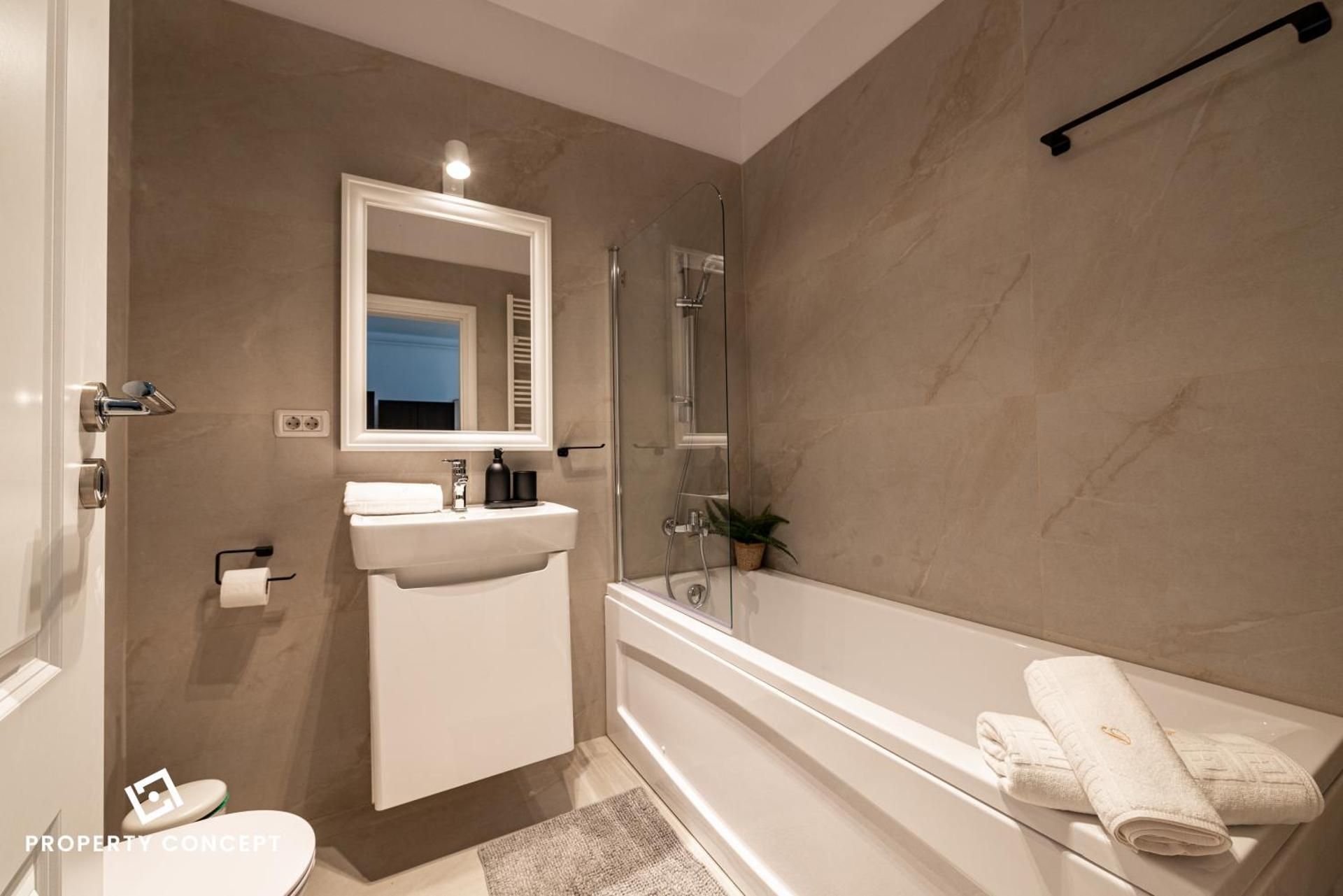 DELUXE APARTMENT