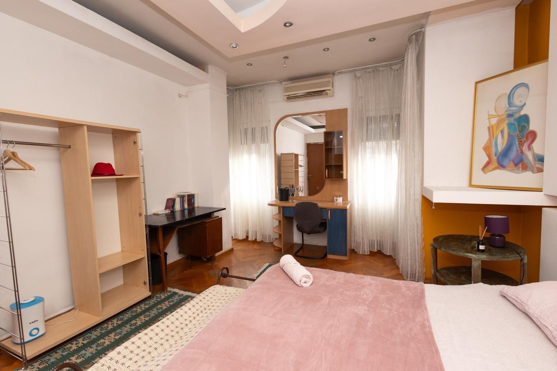 Shared Retro Vintage Luxury Apartment