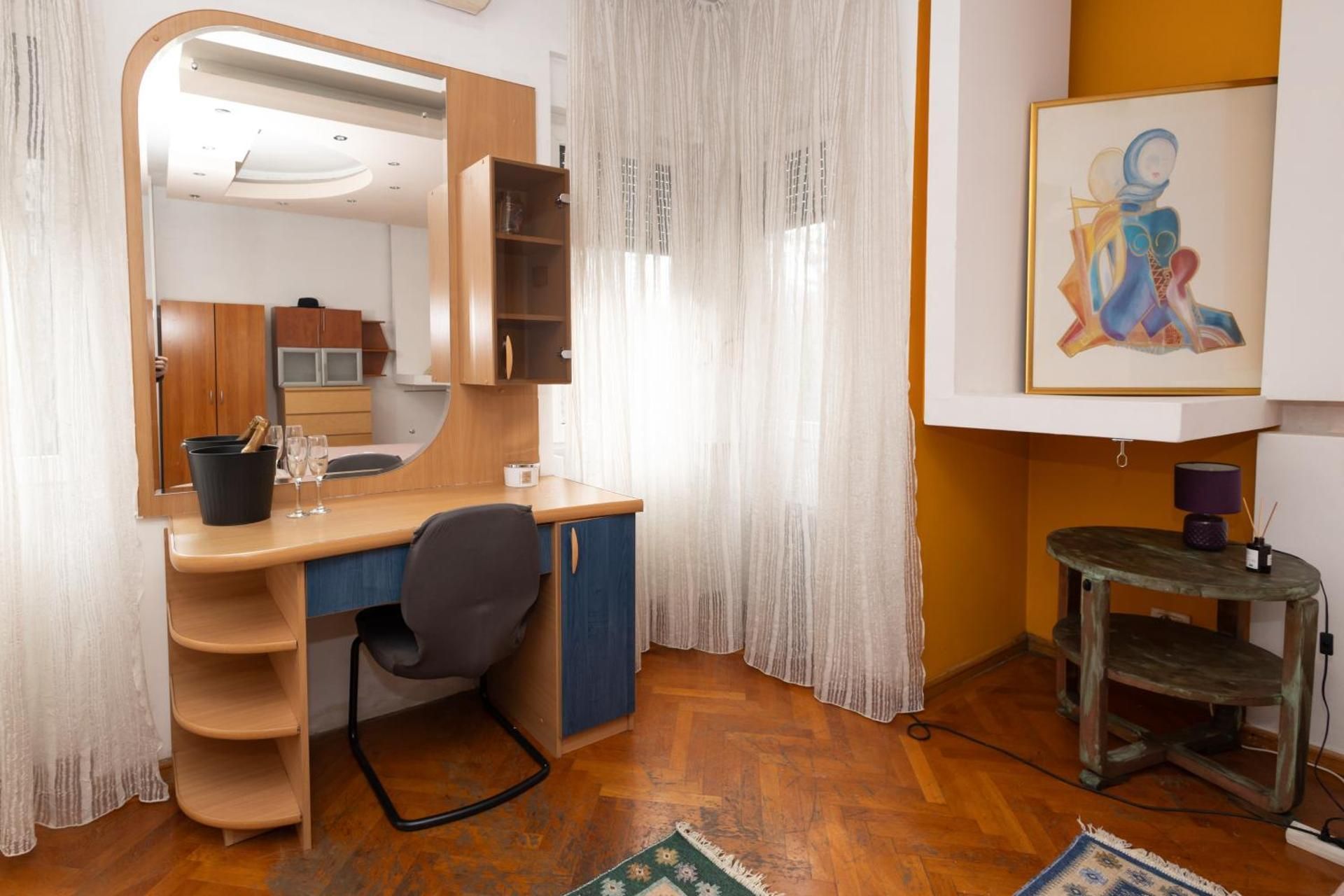 Shared Retro Vintage Luxury Apartment